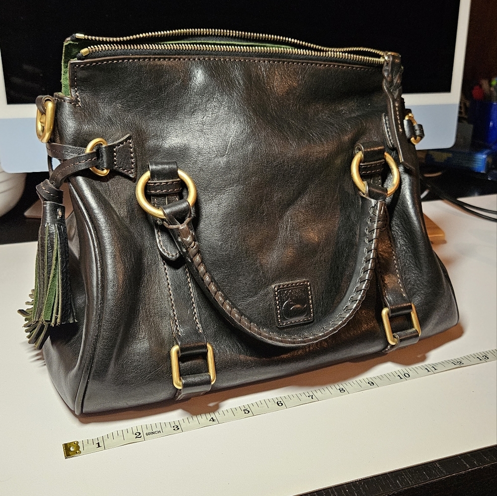Dooney & Bourke Vintage Tote Purse Black Leather with removable Strap